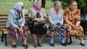 Бабки возле подъезда🧓 считали Оксану Ш и Б 💃 а она думала🤔 лишь бы не узнали😷 что я медсестра 😂