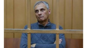 Писавший бриллиантовой ручкой в золотом кабинете экс-губернатор взялся за бордюры