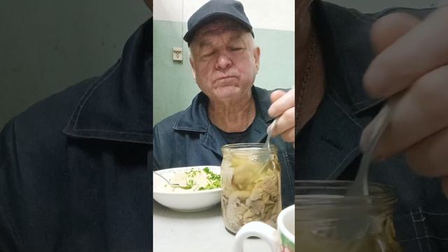На ужин чай и картошка пюре с грибами. Приятного всем аппетита.