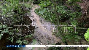 Оползень в деревне Караулово перекинулся с жилых домов на коммуникации