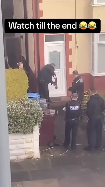 Police Broke In The Door #funnyvideo #fyp #foryoupage #police #usa