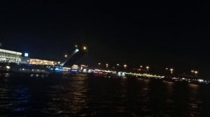 Ночной Санкт-Петербург, река Нева. Раздвижения моста.