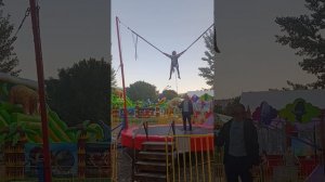 прыгай на батуте