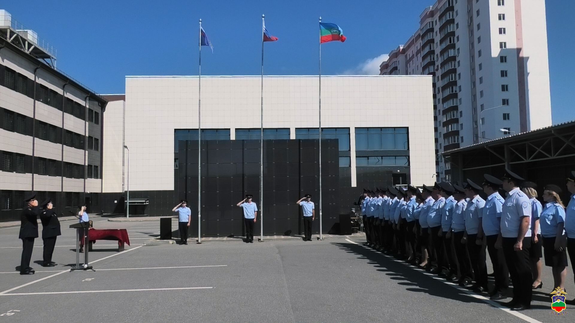 В МВД по КЧР состоялось торжественное мероприятие, посвященное Дню Государственного флага России