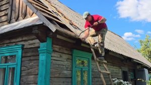 ПЛОХИЕ НОВОСТИ! ВОССТАНАВЛИВАЕМ СРАЗУ ТРИ ДОМА! СОРВАЛО КРЫШУ, НЕУДАЧА В ПОКРАСКЕ И СТРОЙКА ДОМА!