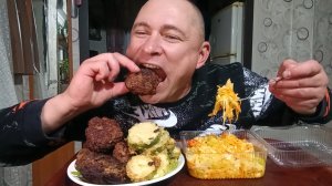 мукбанг/обжорыч/еда на камеру/Котлетки жареные/жареные кабочки /салат здоровяк/