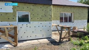 В МИКРОРАЙОНЕ «26-Й КИЛОМЕТР» ОБНОВЛЯЮТ ФАСАД БИБЛИОТЕКИ № 3 • НОВОСТИ КАМЧАТКИ