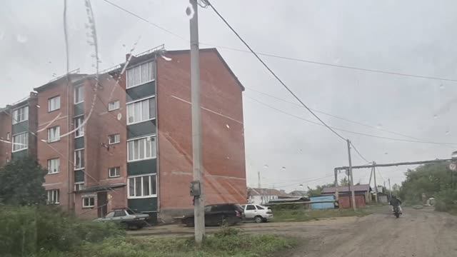 в магазине шутим со знакомой/окно забрала/ страховку сделала/