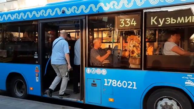 Автобус МАЗ-206.486 следует по маршруту 334