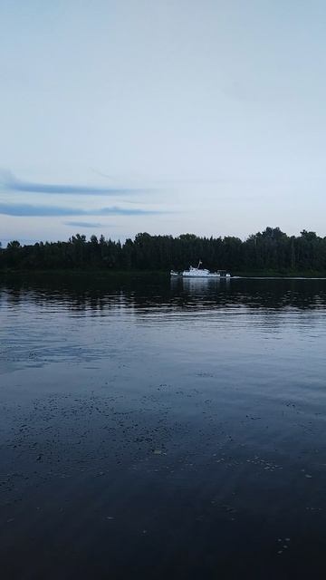 Беленький кораблик,р Ока.