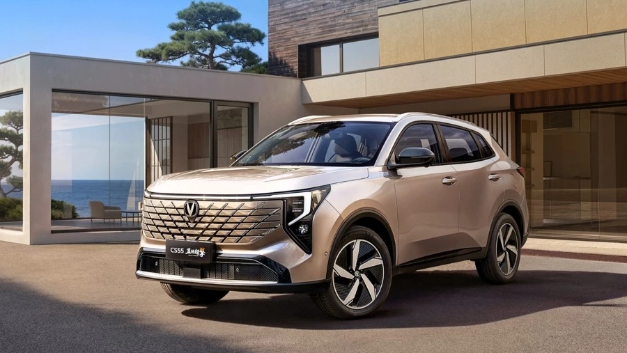 Новый Changan Uni-S 2027 стал еще экономичнее - в продажу вышел кроссовер с гибридным мотором