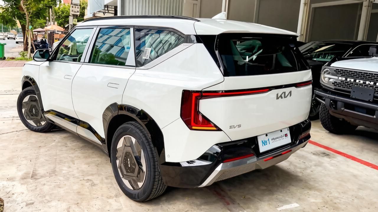 KIA EV5 2026 года — отличный кроссовер для ежедневных поездок. Обзор автомобилей