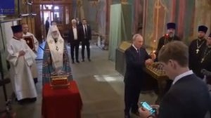 Путин посещает Архангельский собор Кремля