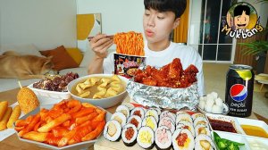 МУКБАНГ — Рисовые клёцки, острая лапша, кимбап и жареная курица — корейский ужин