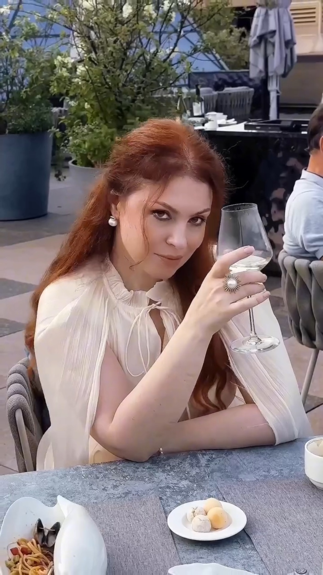 Когда он думает, что контроль над этим вечером в его руках… 😉🍷
