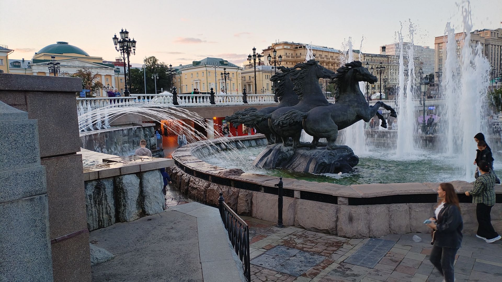 Новый Арбат и Кремль.