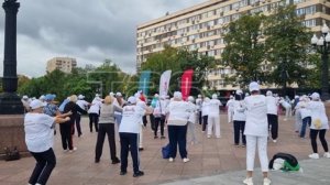 Проведение зарядки на Тверском бульваре в Москве