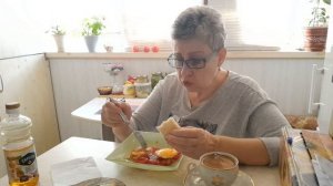 Завтрак, практически шакшука.Про зацеперов,это страшные подростки.