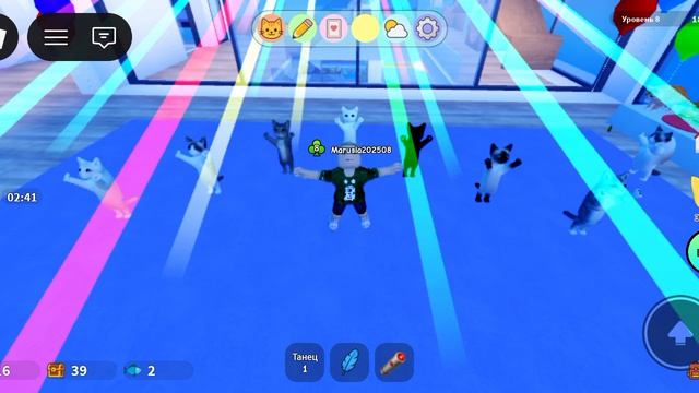 Играю в классную игру про котиков. 