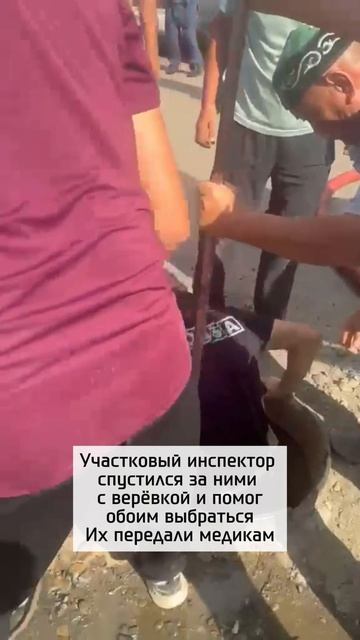 Двое рабочих потеряли сознание в колодце