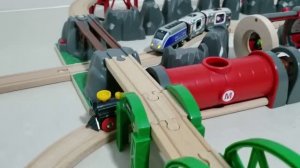Деревянные поезда 🚂 Железная дорога Приключения в аэропорту