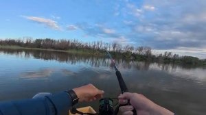 АСТРАХАНСКИЙ МОНСТР ЖЖЁТ КАТУШКУ! Рыбалка на пределе. Рыбалка в Астрахани 2026