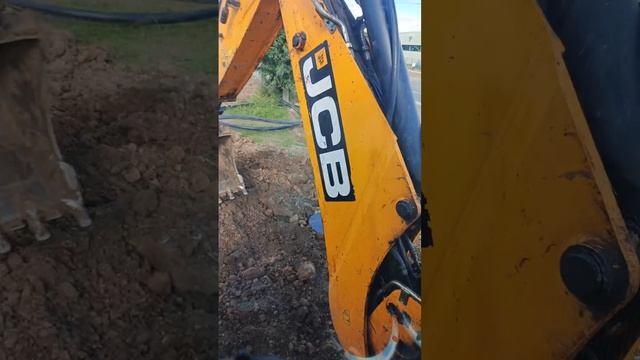 ТРАКТОРА🚜;шланг бахнул💦; Копка закопка трашеи🏡🚜 Интересно будет!#работа #рек #экскаватор #рутуб