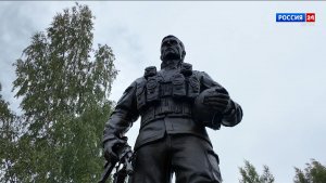 У Областного Дома народного творчества установили памятник солдату - участнику СВО