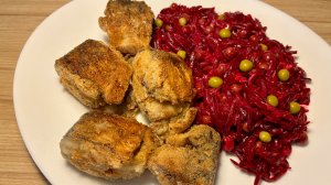 Нежная скумбрия с хрустящей корочкой и гарниром.