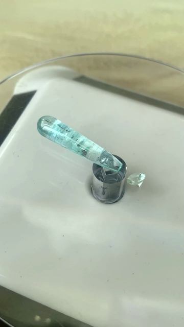 Бриолет с кругом из аквамарина