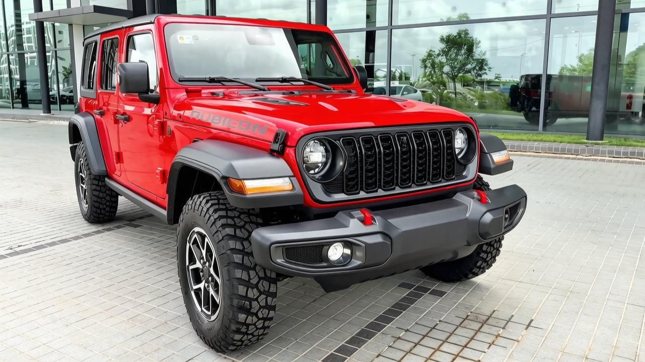 Jeep Wrangler Rubicon 2026 года, внедорожник высшего класса в красном цвете! Обзор автомобилей