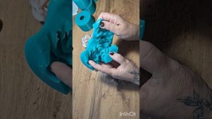 Мыловарение.Заливаю новые формы роз и болтаю.