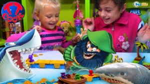 SHARK MANIA Игры для детей - АКУЛА съела Пиратов! Играем с Ярославой Games for children