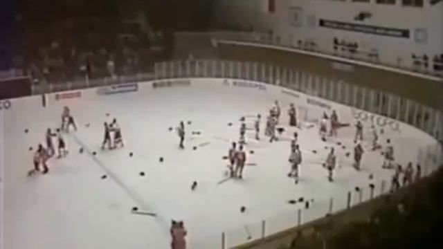 Трус не играет в хоккей- Дмитрий Бондарь.