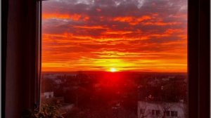 ПЫЛАЕТ ЗА ОКНОМ ЗАКАТ