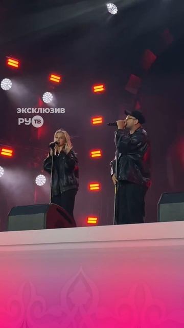 Красивые и счастливые NANSI & SIDOROV исполняют «Сердце – бокал» на гала-концерте фестиваля ...