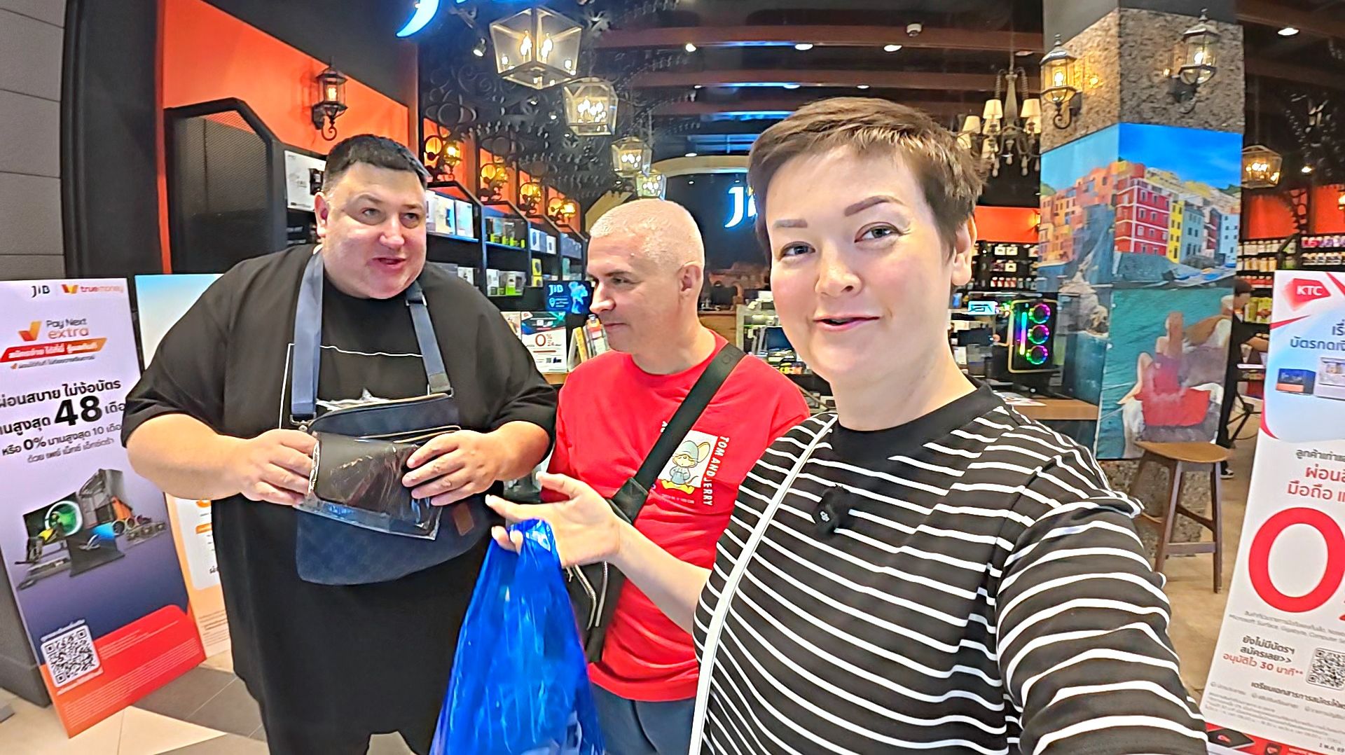 СЛУЧАЙНАЯ встреча в Паттайе! Приехали ДРУЗЬЯ, что бы мы НЕ СКУЧАЛИ) ДОРОГОЙ ПОДАРОК от Сергея! Влог