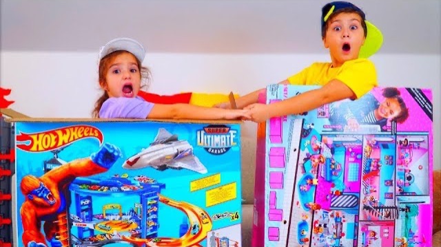 Папа ВЫБРОСИЛ все наши ИГРУШКИ?! Больше мы не играем...
