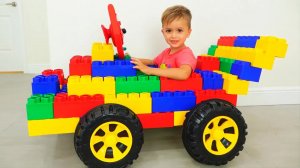 Влад и Никита играют с игрушечными машинками - сборник видео для детей