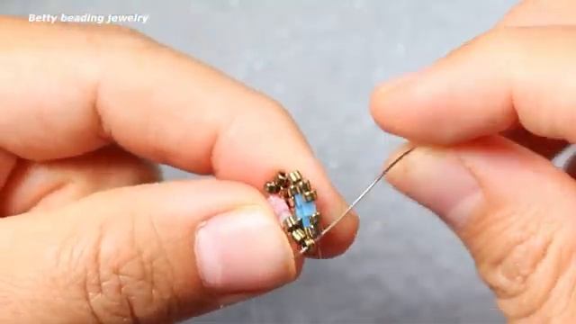 Двухслойные серьги-бабочки из бисера от Betty Beading Jewelry.