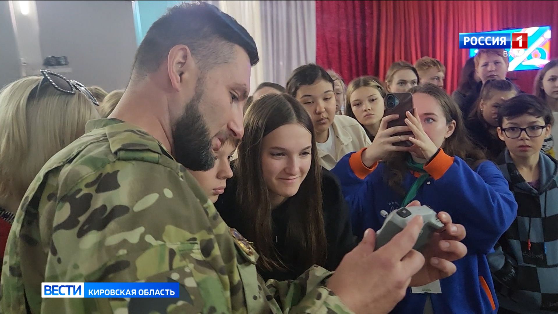 В Кировском детском лагере прошла встреча школьников с ветераном СВО