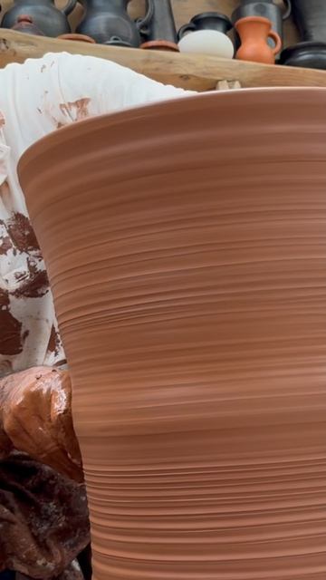 Так рождаются большие формы #большиеформы #керамика #pottery #clay