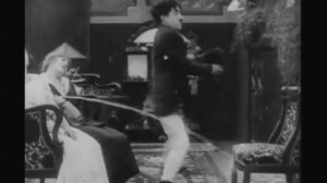 «Женщина» (A Woman, 1915) — последний фильм, где Чарли Чаплин появился в женском платье! 👗🎩