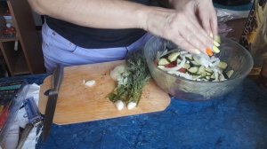 Субботний салатик: Помидорка🍅+Огурчик🥒+🧄🧅=🥗