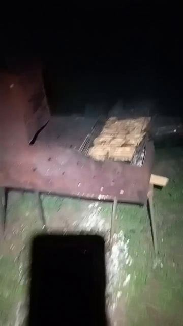 на даче жарим свиней))))