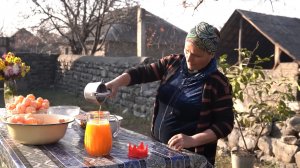 Бабушка консервирует говядину Древний способ Азербайджанская Кухня Деревенская Кухня  Рецепты