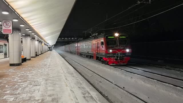 Электропоезд ЭД4М-0380 следует экспрессом до Владимира.