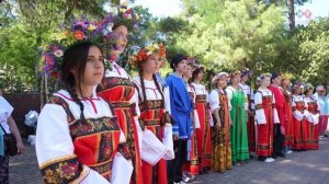 Красота и мощь народа великой страны - в его патриотизме и любви к своей Родине!
