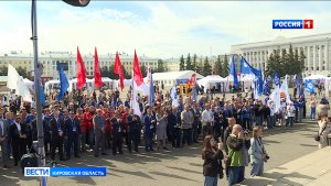 На Театральной площади Кирова проходит выставка Межрегионального форума по промышленному туризму
