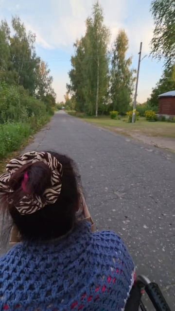 Мы погуляли: зашли в магазин 👍 купили молоко с пряниками и кошкам туалет. потом сходили на шашлык